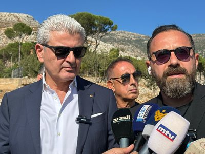 عيسى الخوري متفقداً المصانع على حوض الليطاني 