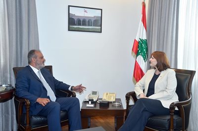 عرض وزير الصناعة جورج بوشكيان العلاقات بين لبنان وكندا مع سفيرة كندا في لبنان